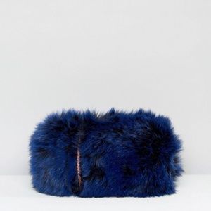 Skinny Dip Faux Fur Cluth